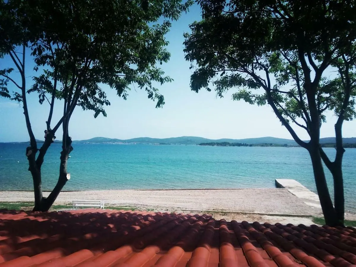 Guest house Blue Wave Apartments Turanj