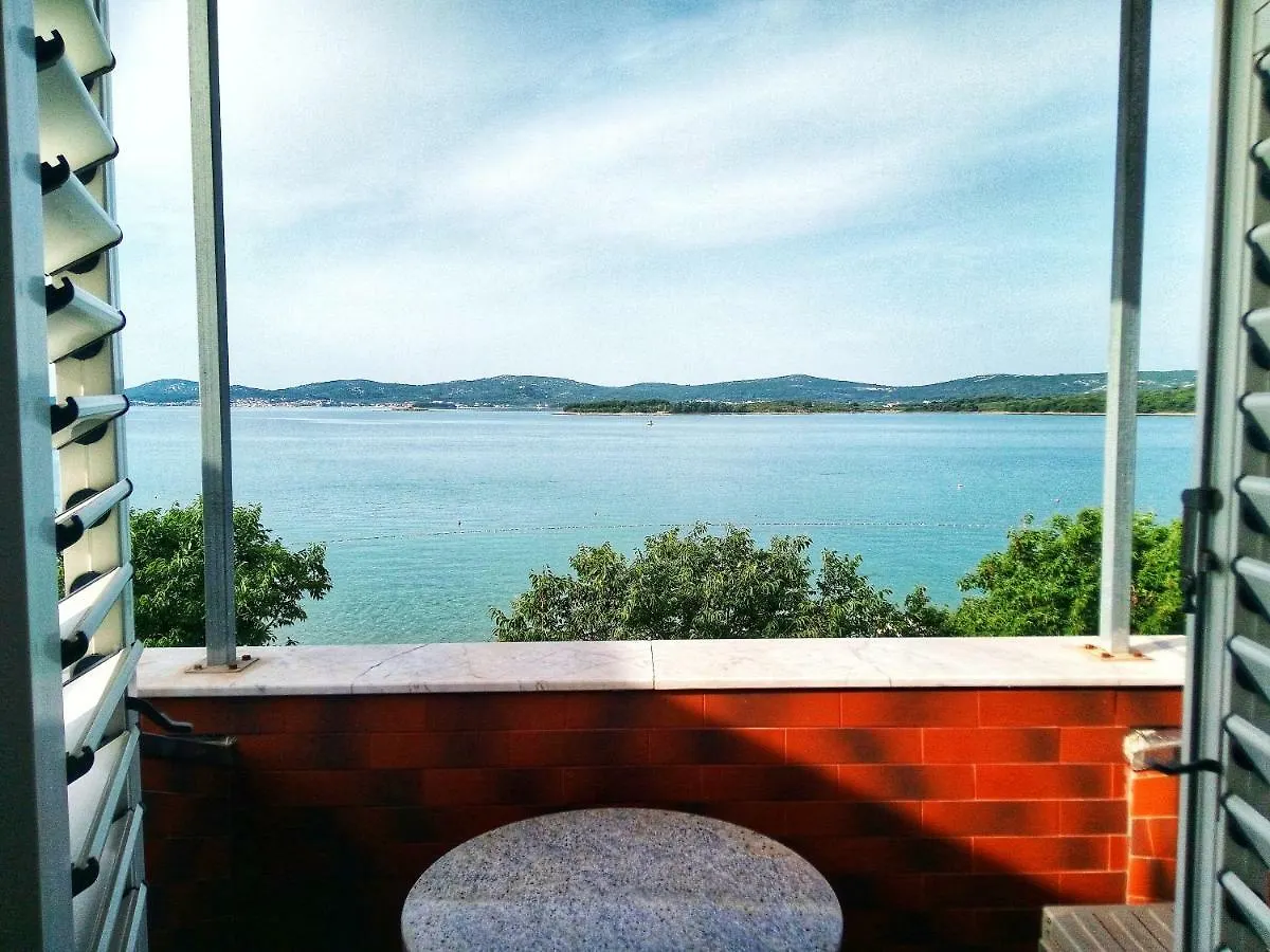 Guest house Blue Wave Apartments Turanj